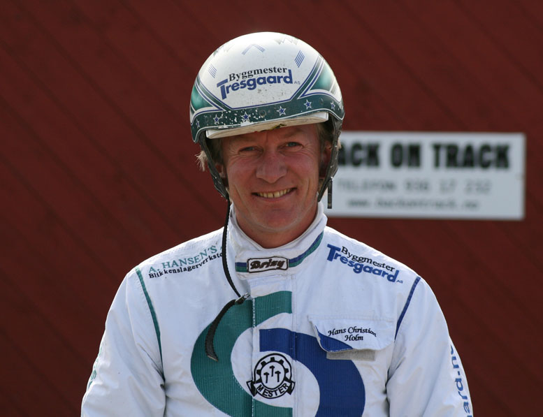 Holm Hc utenfor stallente.jpg