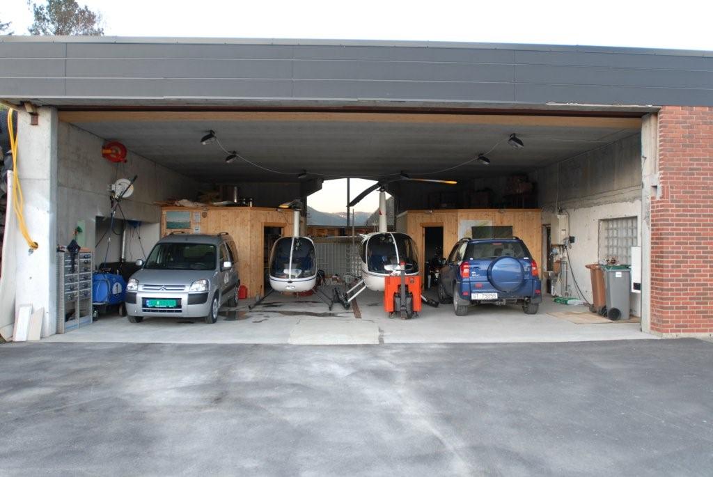 R22_R44_hangard.JPG